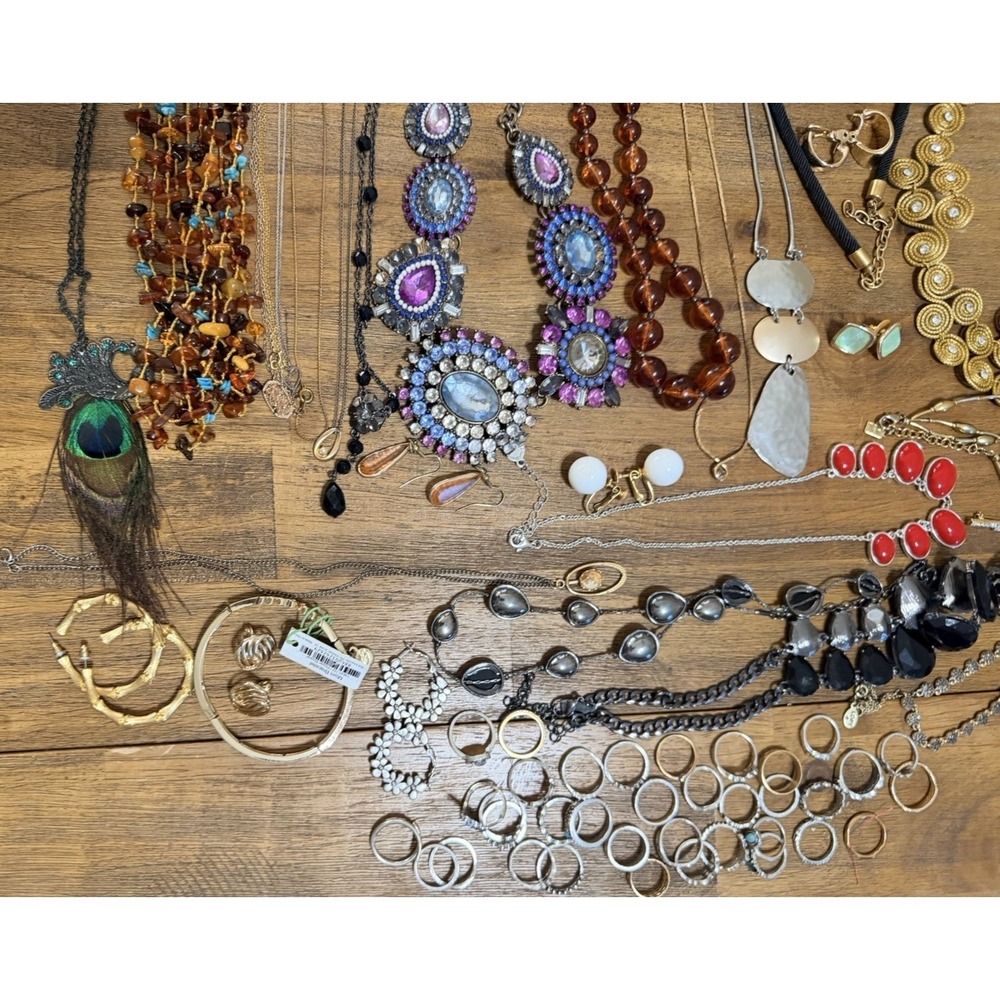 Vintage Modern Costume 99 Pieces Jewelry Lot Signed Necklace Earrings Broach - Picture 3 of 16